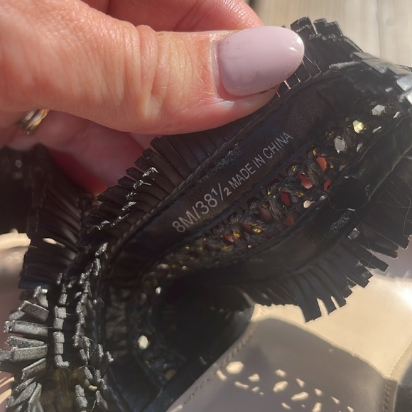 Like new gold and black Vince Camuto espadrilles - Picture 4 of 8